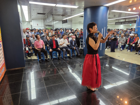 지하철역 무대로 25년간 공연 펼쳐온 '부산레일아트'