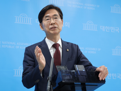 [단독] 조경태, ‘친명’ 보좌관 채용… 적과의 동침?