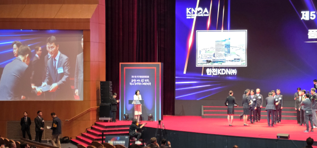 제51회 국가품질경영대회 품질우수기업 수상 모습(한재희 한전KDN 기획처장). 한전KDN 제공