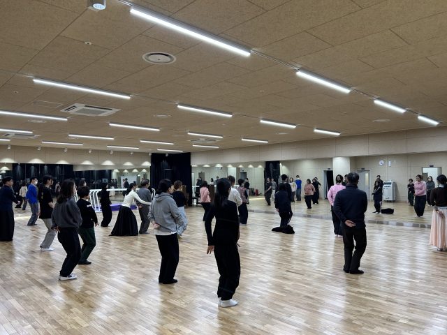 이전에 부산문화회관에서 열린 무용 아카데미 모습. 부산문화회관 제공