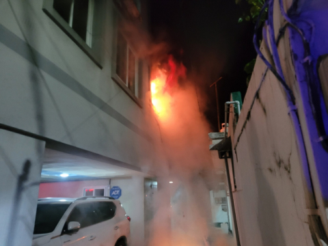 진주 다가구 주택에서 불…주민 2명 심정지