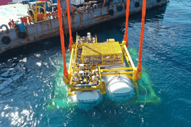 미국 마이크로소프트의 ‘나틱’ 프로젝트에 쓰인 해저 데이터센터(위). 2018년부터 2년간 진행된 이 프로젝트로 해저 데이터센터의 기술적 가능성이 입증됐다. 지난 10월 중국 기업 하이랜더는 상하이 인근 해역에 해저 데이터센터를 설치하고, 이 일대를 대규모 탄소중립 데이터센터 단지로 확대하는 계획을 실행 중이다. 마이크로소프트·하이랜더 제공