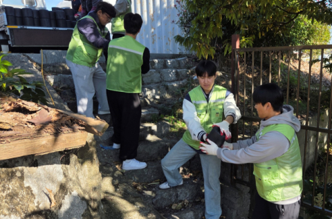 용돈 아껴 연탄 300장… 통영 대학생들의 따뜻한 온정