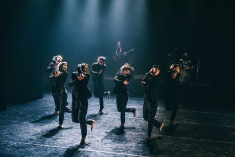 전통과 현대 뒤섞인 에너지 폭발 ‘다크니스 품바’