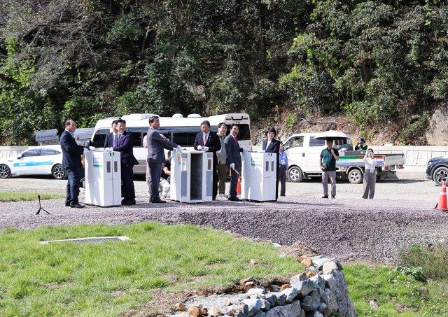 지난달 15일 경남 김해시 화포천습지 과학관 개관식 당시 황새들이 보관돼 있던 케이스. 연합뉴스