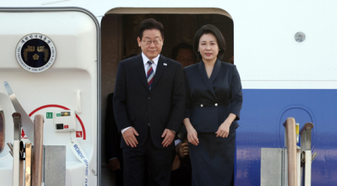 이 대통령, 순방 마치고 귀국…연말 민생 경제 안정화에 집중