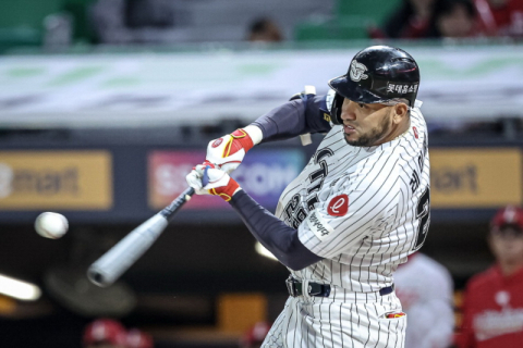 롯데 레이예스 남기고, 벨라스케즈 ‘퇴출’ 감보아 ‘대기’