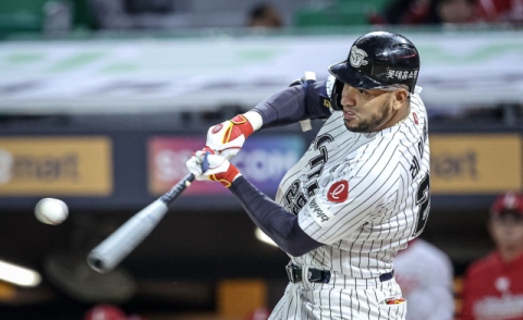 롯데 레이예스 남기고, 벨라스케즈 ‘퇴출’ 감보아 ‘대기’