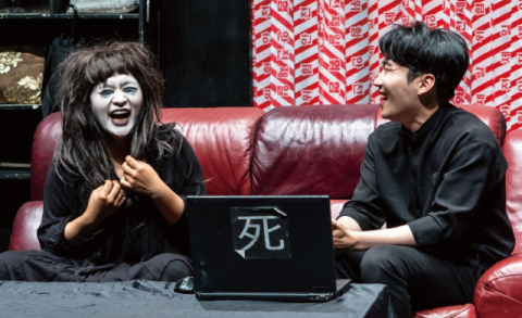 연극이 이렇게 웃겨도 되는 겁니까… '죽여주는 이야기' 부산 상륙