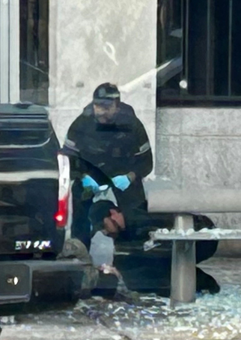 백악관 코앞서 군인 2명 피격 ‘중태’