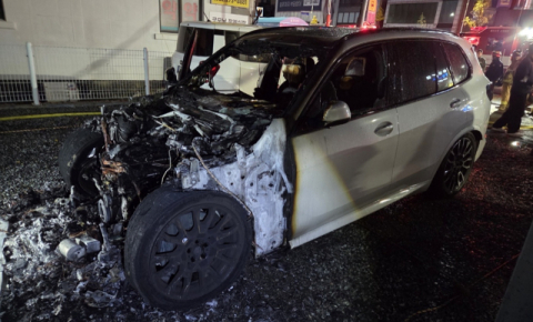 울산서 주차된 BMW하이브리드 차량 전소…1억 원 피해