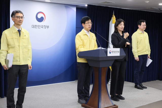 김민재 중앙재난안전대책본부 제1차장(행정안전부 차관)이 지난 6일 서울 종로구 정부서울청사에서 국가정보자원관리원 행정정보시스템 화재 관련 브리핑을 하고 있는 모습. 연합뉴스