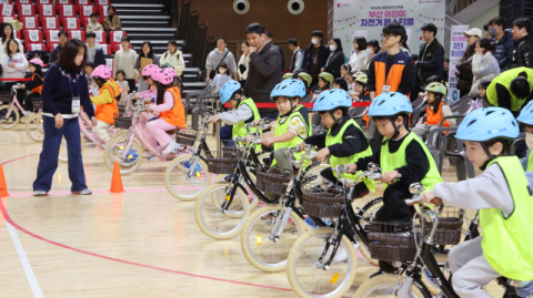 [포토뉴스] 세븐브릿지 투어 연계 ‘부산 어린이 자전거 페스티벌’ 개최