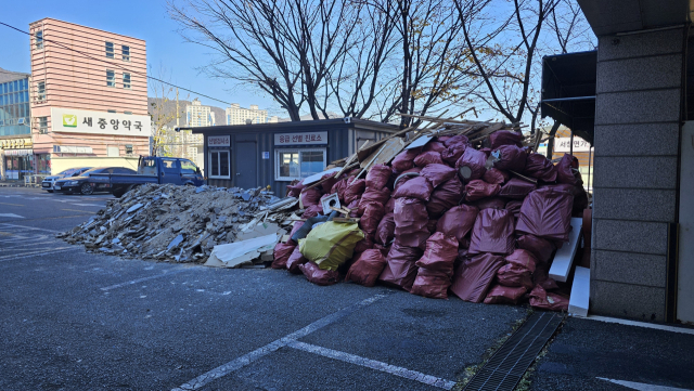 구 웅상중앙병원을 인수한 낙찰자가 내년 2월까지 병원 리모델링을 추진 중이다. 김태권 기자