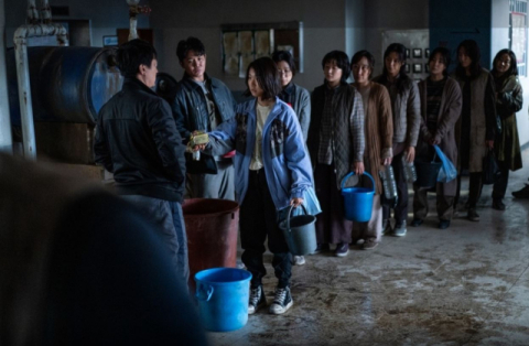 붕괴된 세계의 청춘 성장극… ‘콘크리트 마켓’ 베일 벗는다