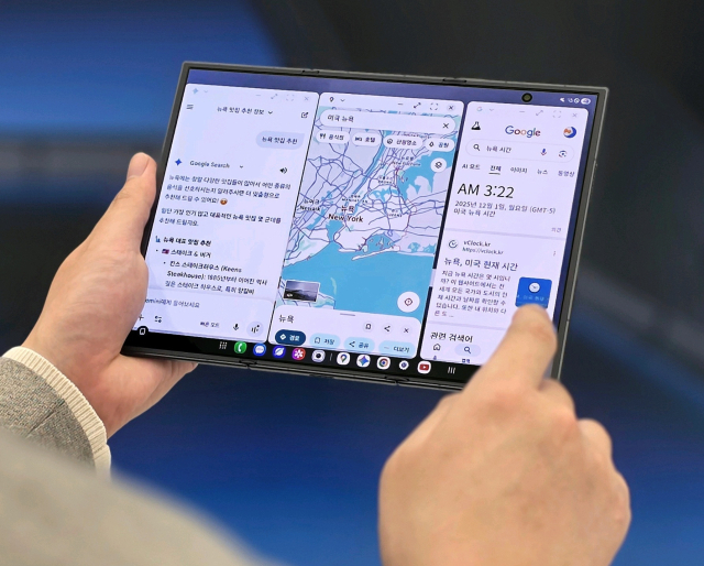 삼성전자 3단 폴더블폰 ‘갤럭시 Z 트라이폴드’를 펼쳤을 때의 모습.삼성전자 제공