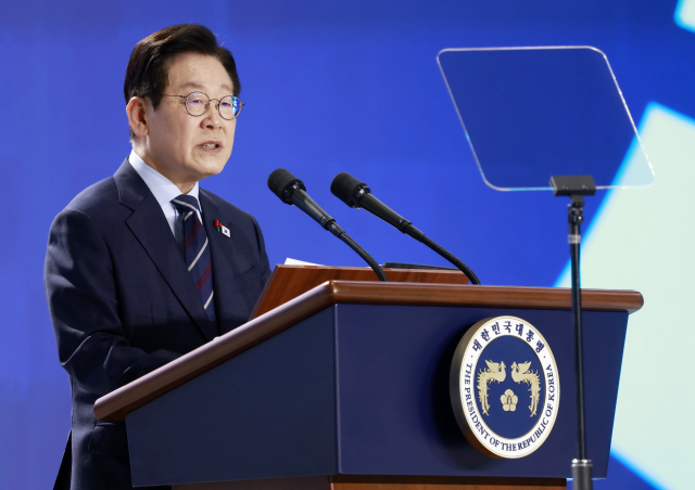 민주평화통일자문회의 의장인 이재명 대통령이 2일 경기 고양시 킨텍스에서 열린 제22기 민주평통 출범식에서 의장연설을 하고 있다. 연합뉴스