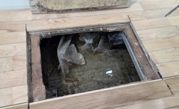 남구국민체육센터 체육관 바닥에 정체 모를 물이… 남구청 “교체도 원인 규명도 불가”