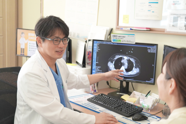 고지혈증은 특별한 증상이 없지만 어느 순간 심근경색이나 뇌졸중 같은 치명상으로 이어지기 때문에 각별한 주의가 필요하다. 양산부산대병원 주민호 심장혈관흉부외과 교수는 “고지혈증 예방만 잘해도 심근경색이나 대동맥박리 같은 응급상황은 충분히 막을 수 있다”고 강조했다. 양산부산대병원 제공