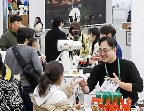 ‘부산커피 맛쩨’ 시민에 첫선… “풍부하면서 깔끔한 맛” [2025 부산 커피어워즈&페스티벌]