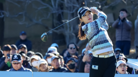 [포토뉴스] ‘큐티플’ 박현경, 팬들과 함꼐 나눔 라운드 … ‘2025 백송홀딩스·부산일보 채리티 매치 인 아시아드CC’