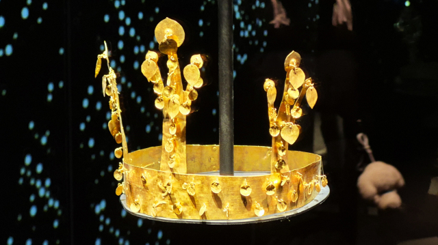 경북 경주시 국립경주박물관 ‘신라 금관’ 특별전에 전시된 교동 금관. 남태우 기자