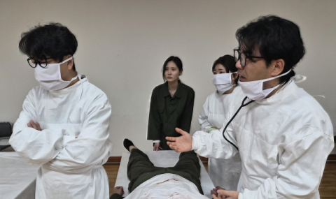 의사 김원묵의 삶으로 되새기는 '의술의 의미'