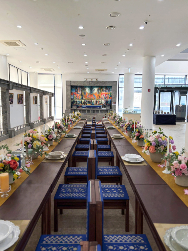 김대중노벨평화상기념관은 9일부터 노벨평화상 수상 25주년을 맞아 기념관 내 컨벤션동 1층 전시실에서 ‘피스메이커 김대중, 평화의 문을 열다!’를 주제로 특별전시회를 열고 있다. 김대중노벨평화상기념관 제공