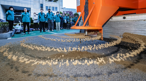 [포토뉴스] ‘폭설 대비’ 제설 장비 점검