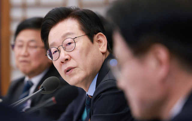 이재명 대통령이 10일 용산 대통령실에서 열린 AI 시대의 K-반도체 비전과 육성전략 보고회에서 발언하고 있다. 연합뉴스