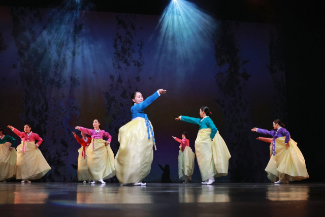 한국무용 '흥취' 공연 모습. BWC댄스컴퍼니 제공