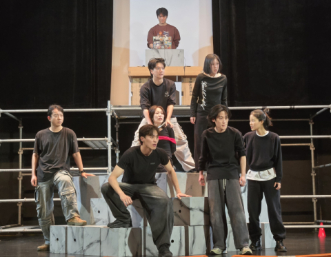 그리스 연출가와 함께 만든 그리스 비극 '오레스테스'