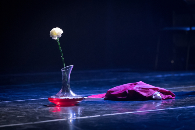 지난봄 제31회 ‘신인춤제전 젊고 푸른 춤꾼 한마당’ 무대에 올랐던 손영일 안무의 17분짜리 '페르소나' 솔로 버전 공연 모습. 손영일무용단 제공