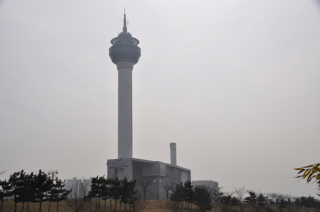 민간 위탁 운영사 모집 입찰에 지난번에 이어 이번에도 어려움 겪은 양산 자원회수시설 전경. 김태권 기자