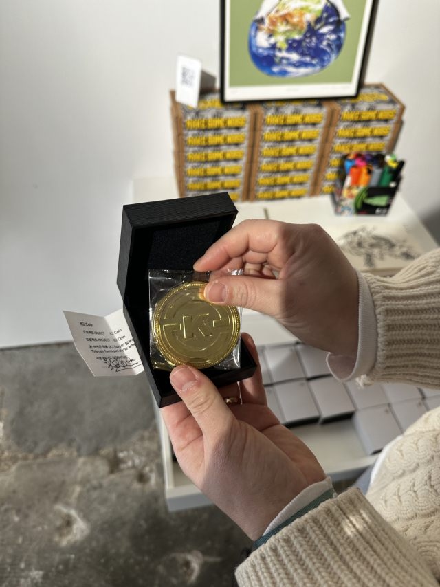 1층 전시장에서 선보이는 'K2 코인'. 김은영 기자 key66@