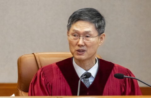 문형배 헌법재판소장 권한대행이 윤석열 대통령 탄핵심판 인용 결정문을 낭독하고 있다. 연합뉴스