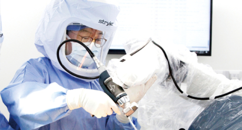 퇴행성 관절염 언제 수술할까…“연골 손상·변형 정도, 기능 저하 일치 땐 수술”