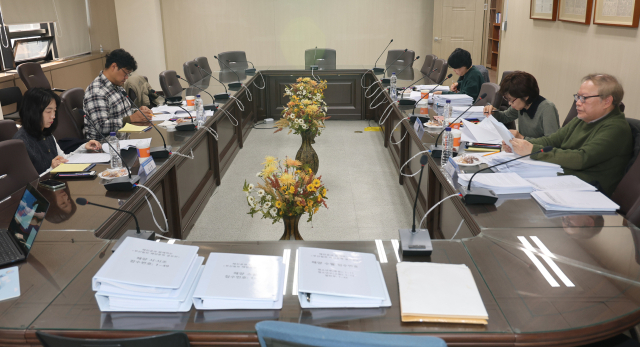 해진공과 함께하는 부산일보 해양문학 공모전 심사가 지난 18일 부산일보 4층 회의실에서 열렸다. 이재찬 기자 chan@