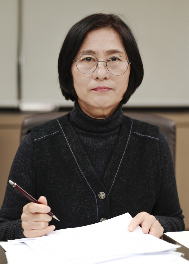 신정민 시인. 정대현 기자 jhyun@