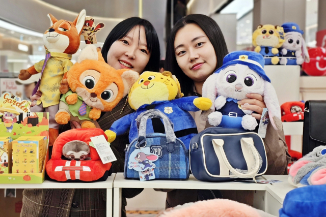 신세계 센텀시티는 오는 31일까지 영화 ‘주토피아2’ 굿즈를 선보이는 ‘미니소X주토피아’ 팝업을 운영한다. 신세계 센텀시티 제공