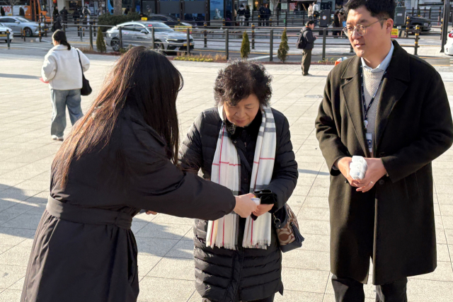 한국수산자원공단 감사법무실은 지난 22일 부산역 일대에서 ‘대국민 갑질 근절 캠페인’을 실시했다고 26일 밝혔다. 수산자원공단 제공