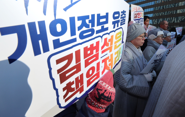 대한불교조계종 사회노동위원회, 천주교 서울대교구 노동사목위원회, 원불교 인권위원회, 한국기독교교회협의회 교회와사회위원회 등 종교계 관계자들이 26일 서울 광화문광장 이순신 동상 앞에서 기자회견을 열고 