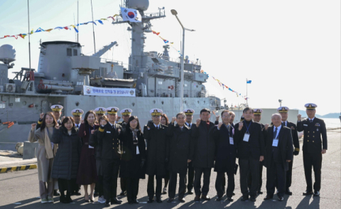 북한 반잠수정 격침시킨 ‘광명함’ 36년 임무 마치고 전역