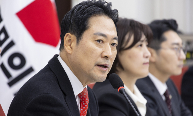 국민의힘 장동혁 대표가 28일 국회에서 열린 기자간담회에서 통일교 특검과 내란전담재판부법, 민주당의 3대 특검 종합 특별검사 추진과 관련한 발언을 하고 있다. 연합뉴스