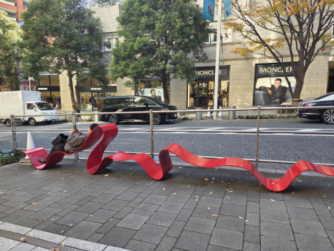 도심 속 예술 작품에 기대어 ‘휴식’… ‘명품’ 도시 개발의 교과서 [벤치가 바꾼 세계 도시 풍경]
