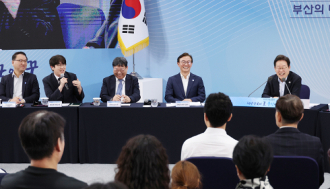 여, 부산시장 선거 전재수 대안 찾기 난항… 하정우 출마설도