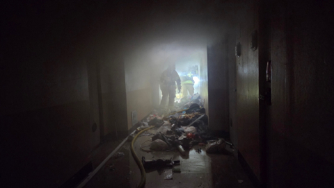 울산 아파트 화재, 쓰레기 더미에 ‘진화 난항’…저장강박 참전용사 숨져