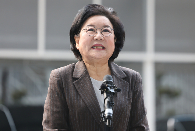 이혜훈 기획예산처 장관 후보자가 29일 서울 중구 예금보험공사에 마련된 인사청문회 준비 사무실로 들어서며 입장을 밝히고 있다. 연합뉴스