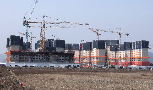 부산의 한 아파트 공사현장 모습. 정대현 기자 jhyun@