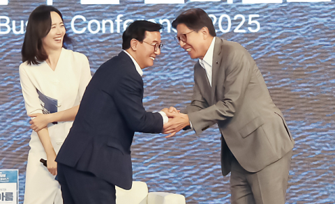 전재수 '통일교 변수’에도 견고… 박형준과 양강 뚜렷